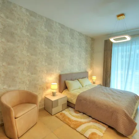 Cambridge * Sliema
