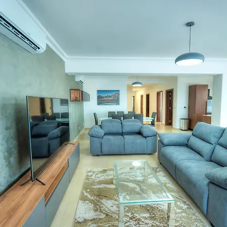 Cambridge Apartment *
