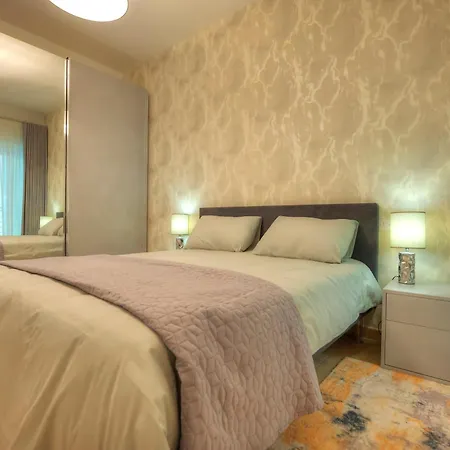 Cambridge Apartment *