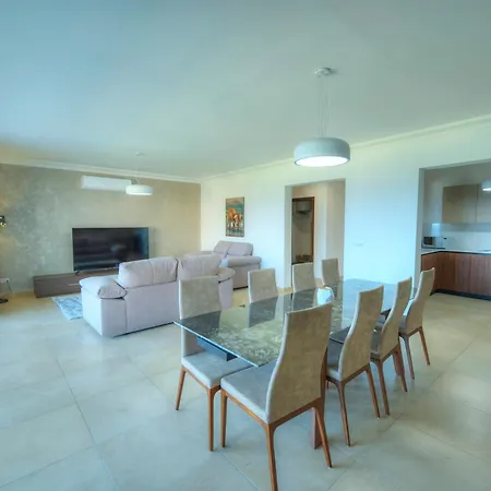 Апартаменты Cambridge Слима