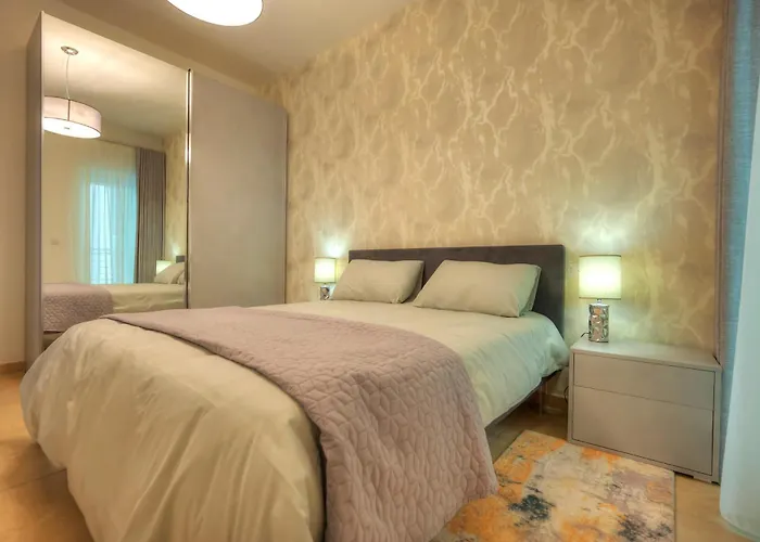 Cambridge Apartment *