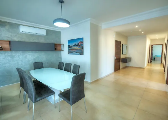 Cambridge Apartment *