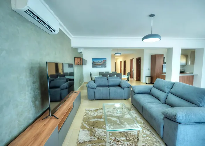 Cambridge Apartment *