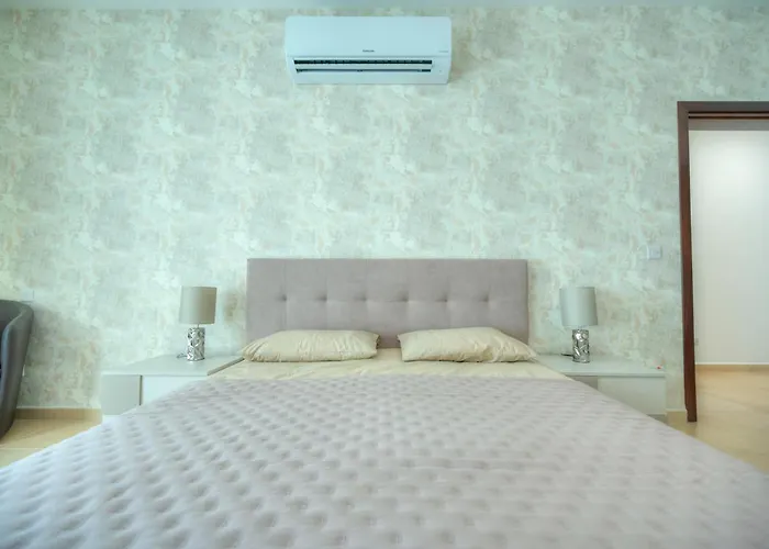 Cambridge Apartment *